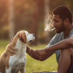 愛煙家飼い主は要注意！タバコが与える犬への影響、受動喫煙に次ぐ三次喫煙とは？