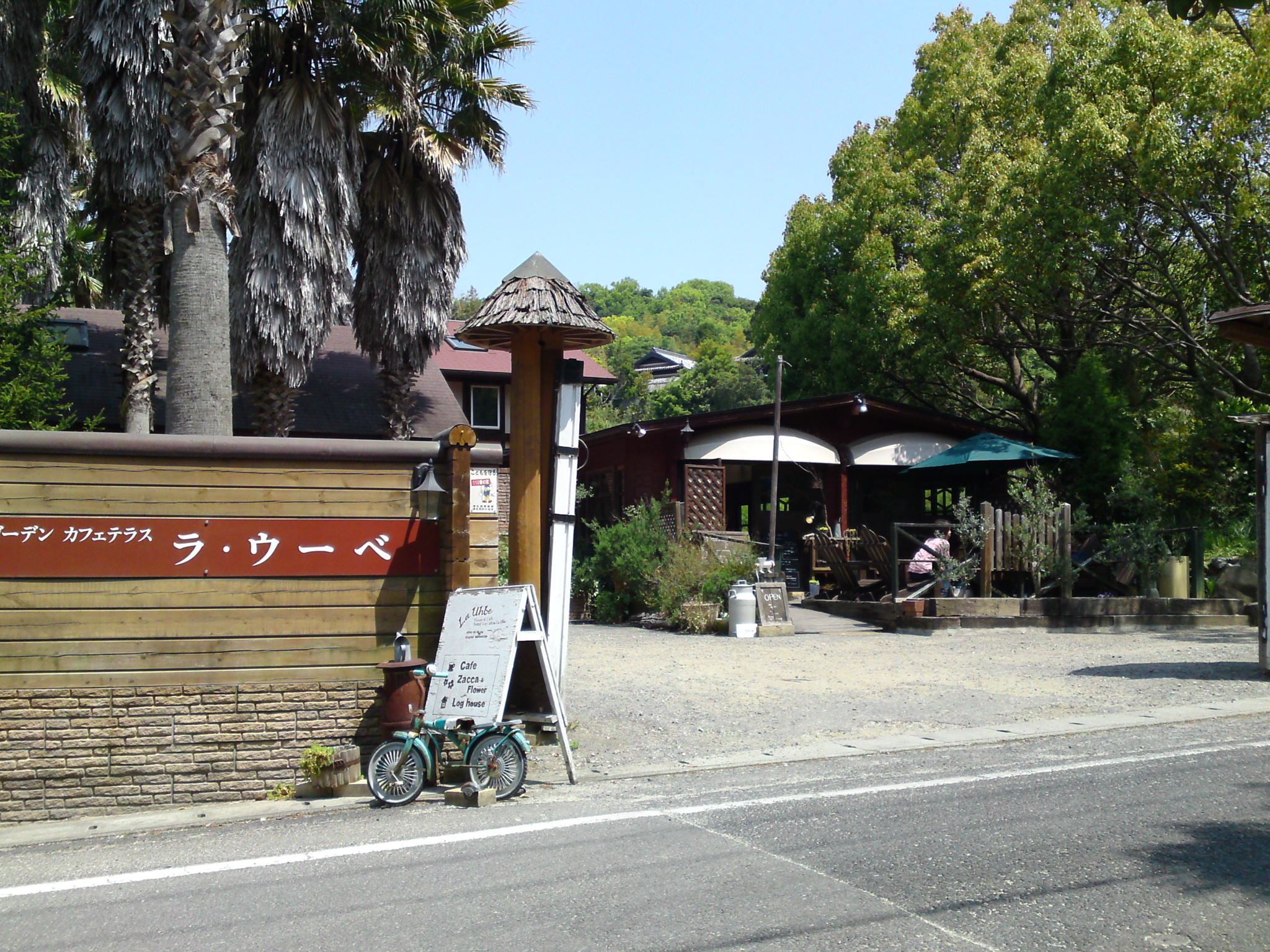 淡路島の中央にあるカフェ＋ドッグランです。