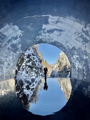 水鏡の青　四つの足音